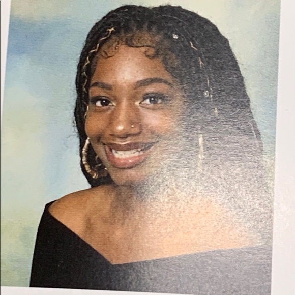 Meet your Posher, Cece - Picture 2 of 3